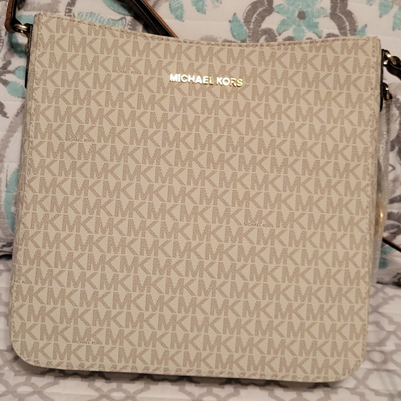 Michael Kors Jet Set Travel Purse - Picture 2 of 4